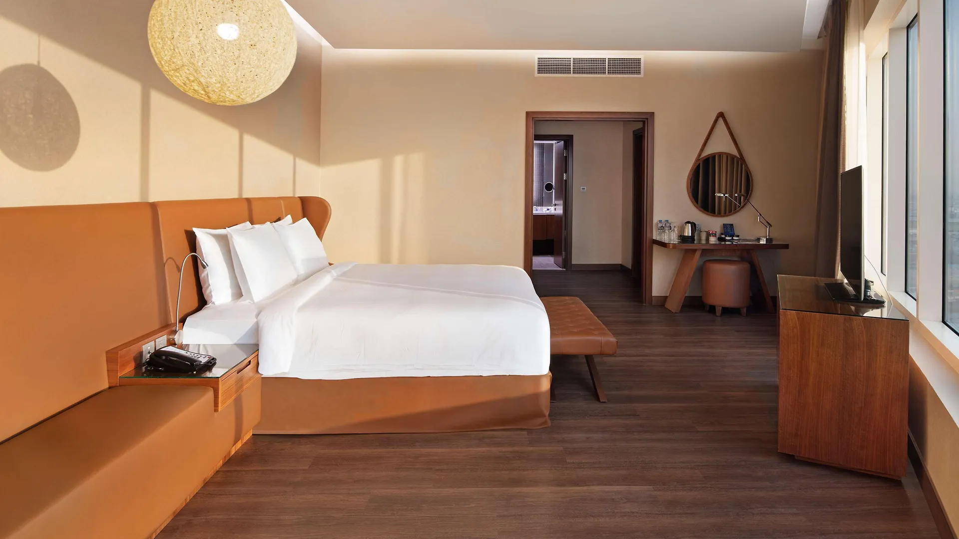 Radisson Blu Hotel, Dubai Canal View