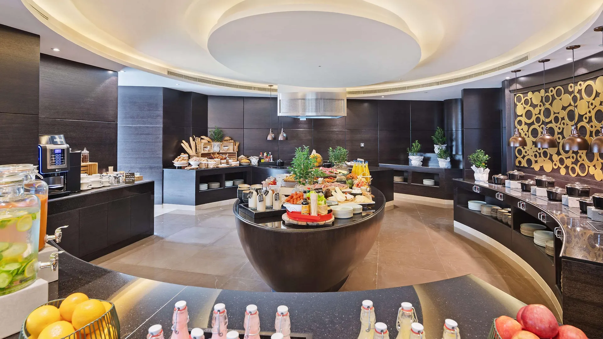 מלון Radisson Blu Hotel, Dubai Canal View