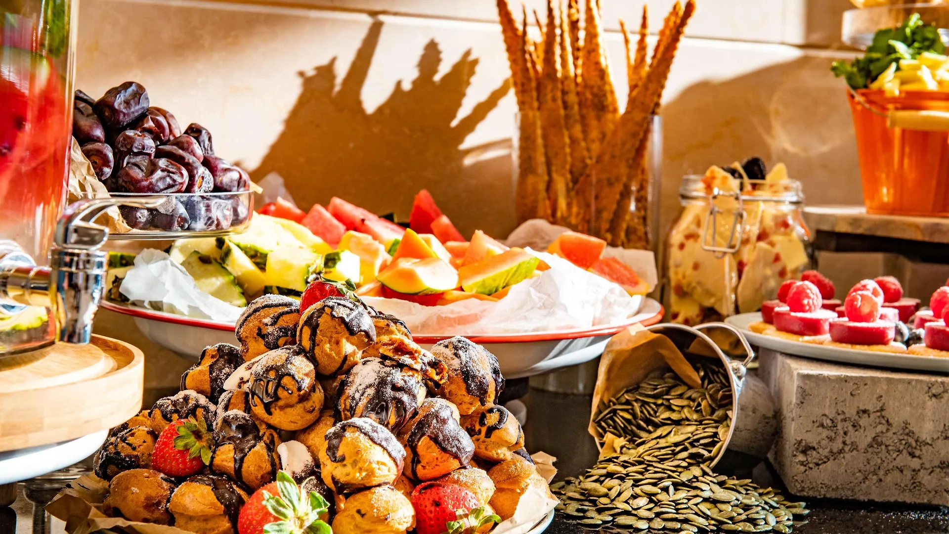Radisson Blu Hotel, Dubai Canal View מלון