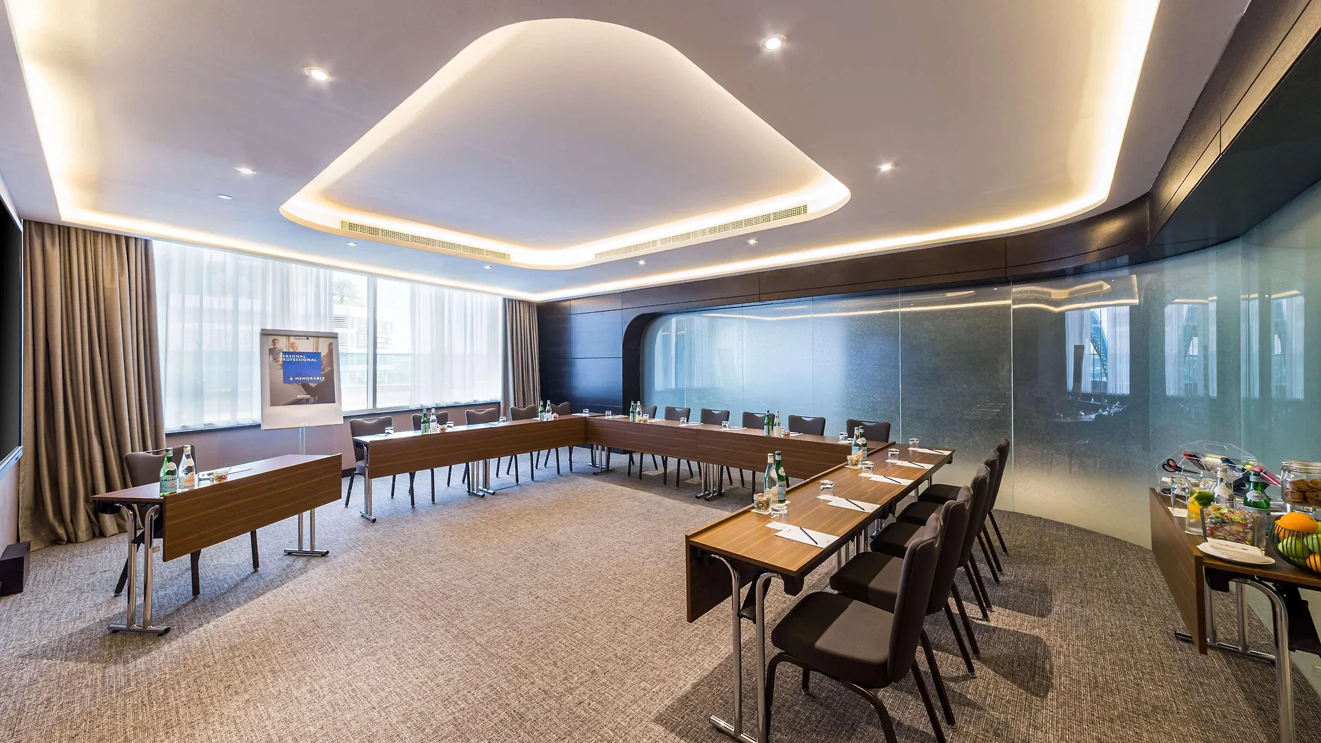 Radisson Blu Hotel, Dubai Canal View איחוד האמירויות הערביות