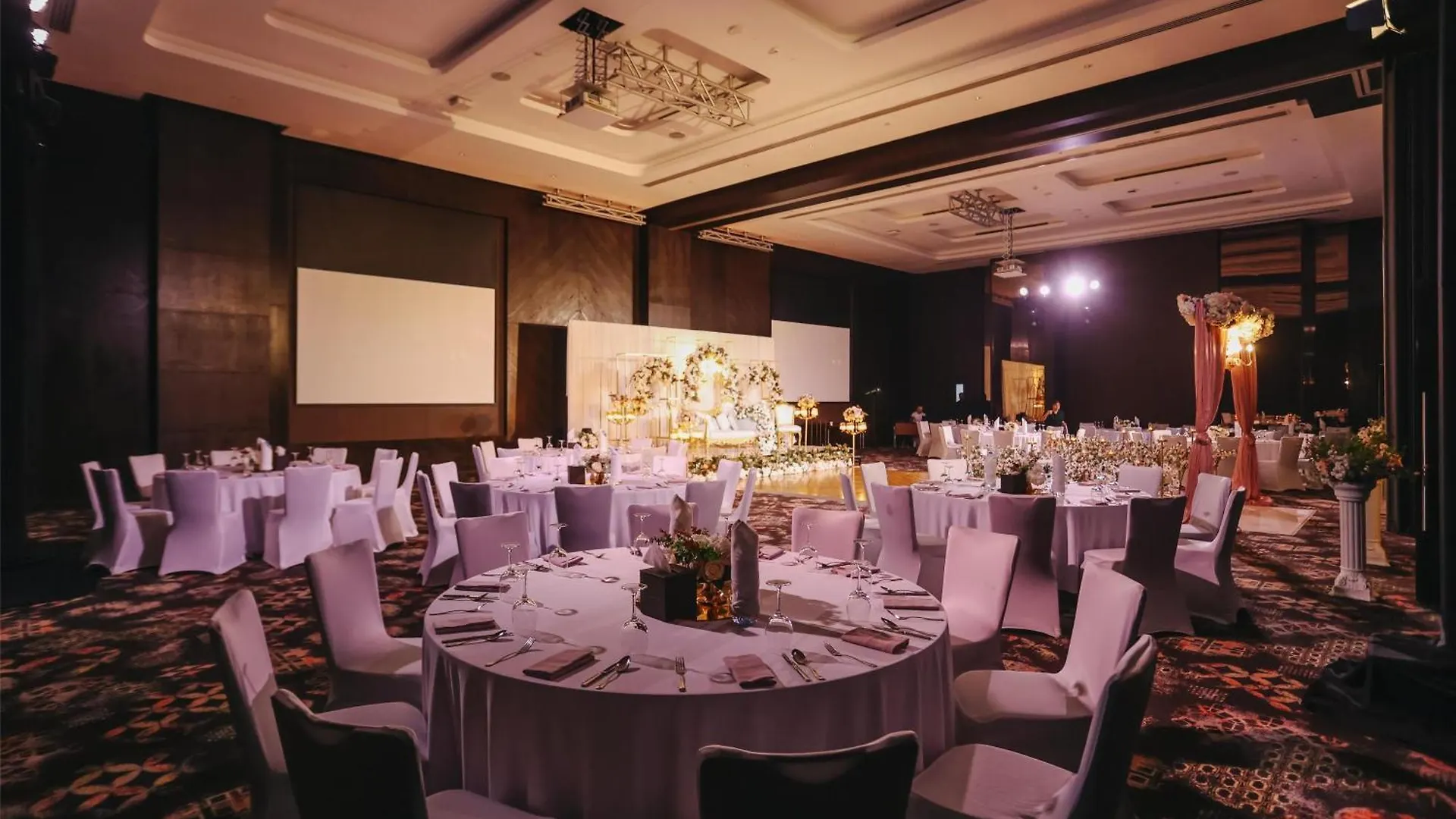 Radisson Blu Hotel, Dubai Canal View Hotel