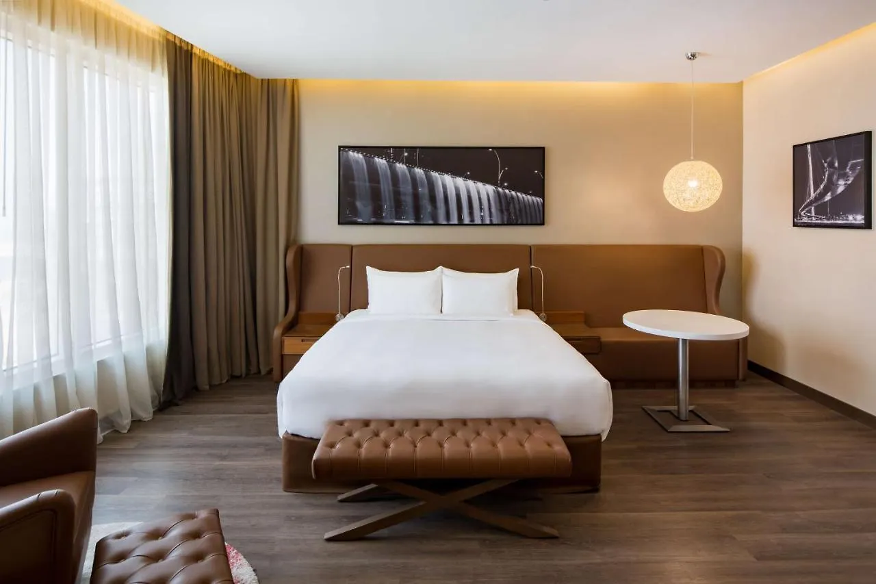 Radisson Blu Hotel, Dubai Canal View