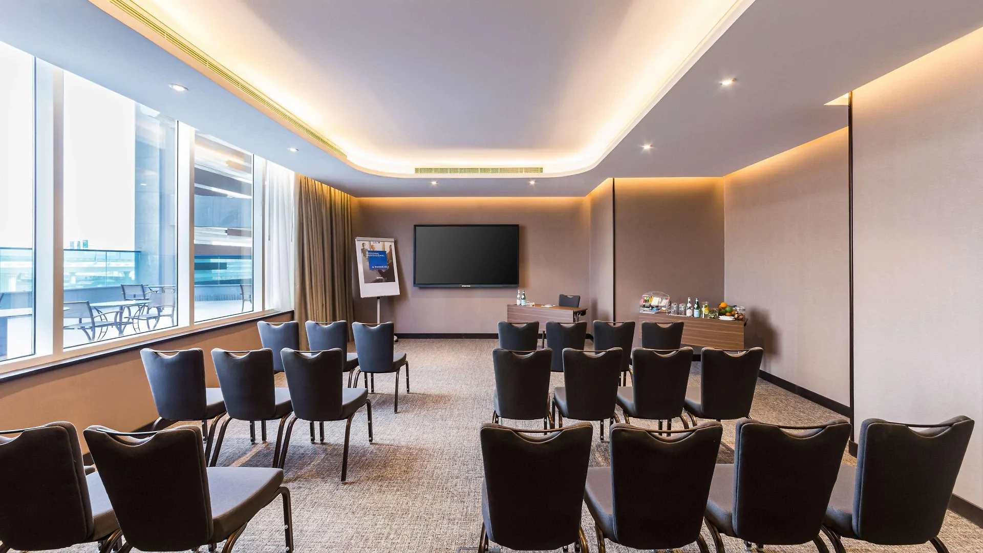 Radisson Blu Hotel, Dubai Canal View