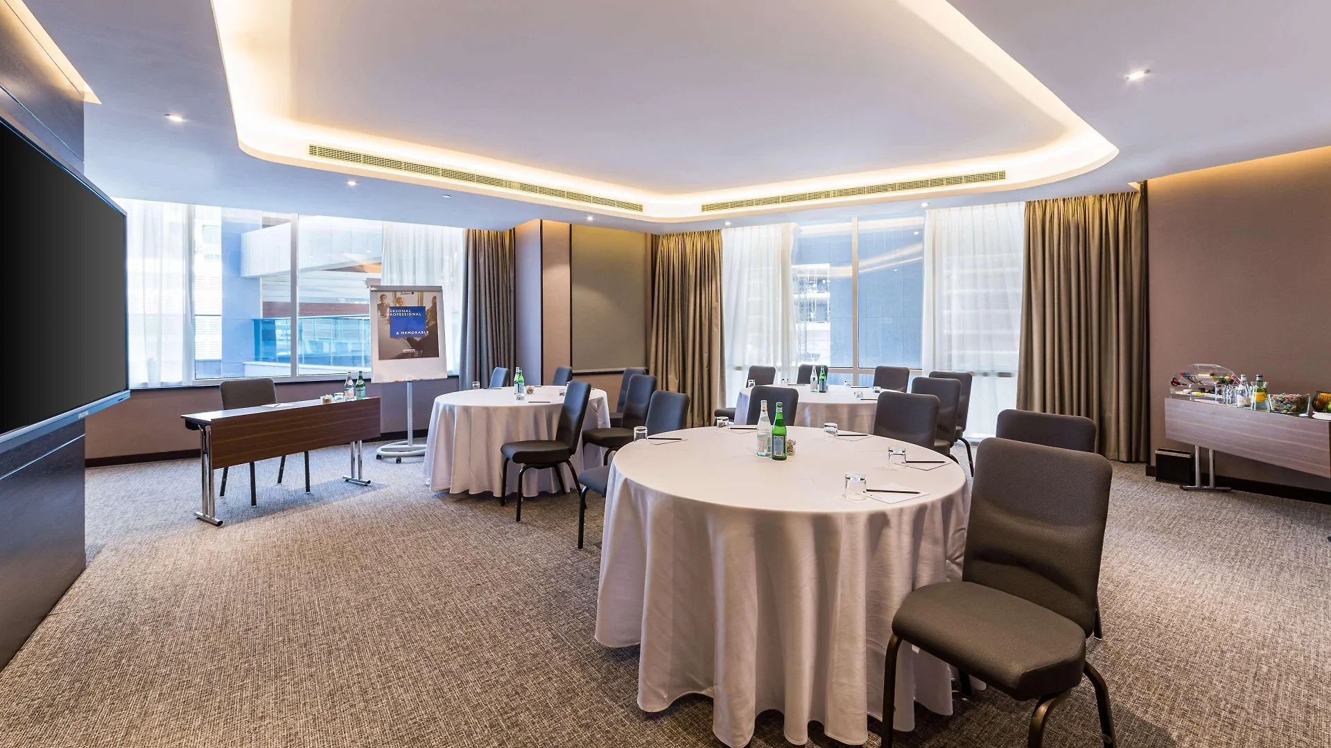 Radisson Blu Hotel, Dubai Canal View 5*,  ОАЭ