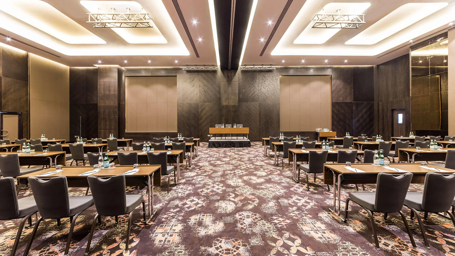 Radisson Blu Hotel, Dubai Canal View 5*,  Ηνωμένα Αραβικά Εμιράτα