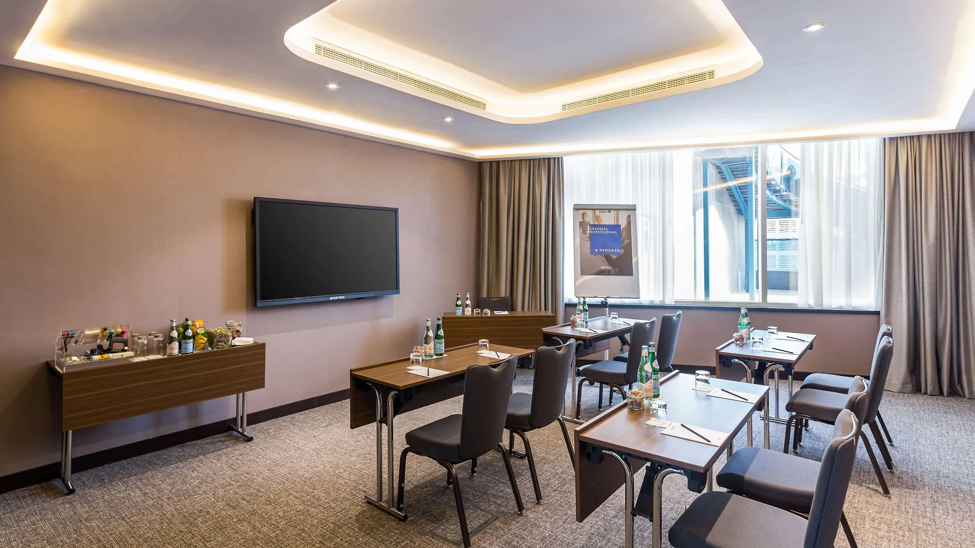 Radisson Blu Hotel, Dubai Canal View Ξενοδοχείο