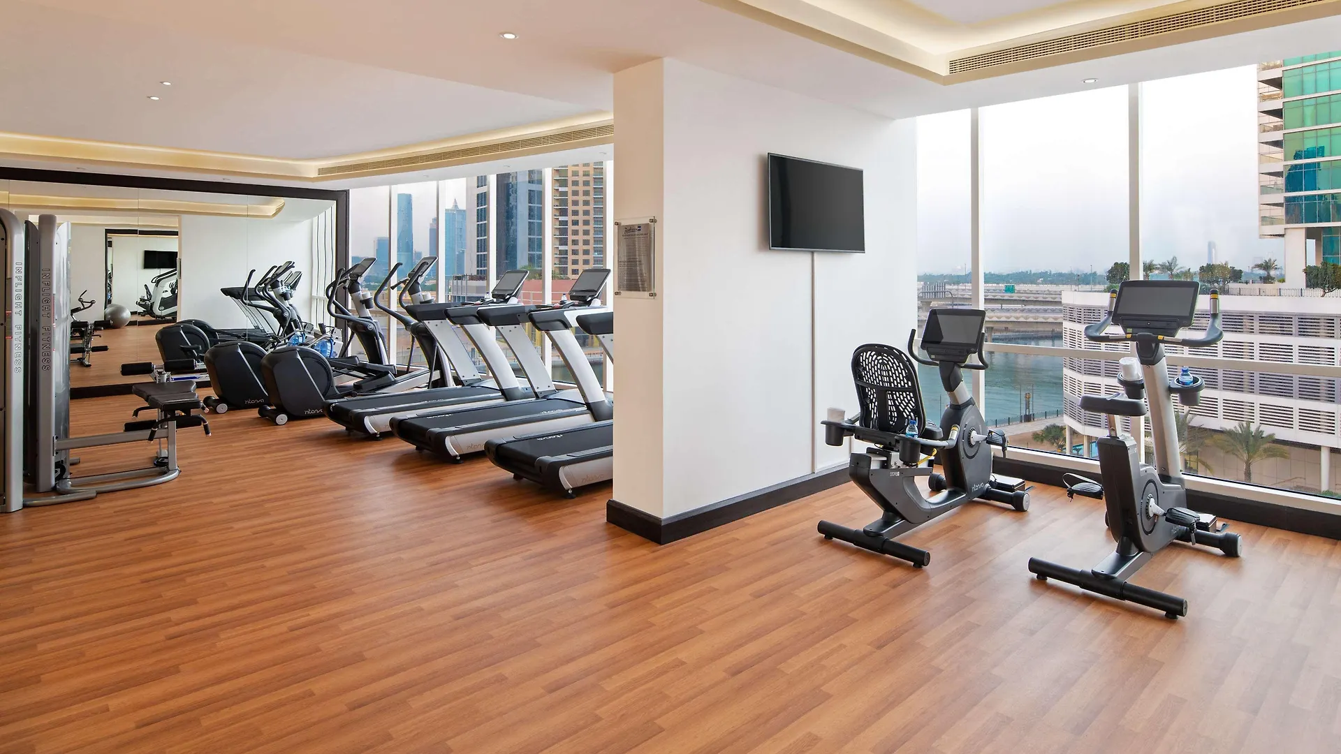 Ξενοδοχείο Radisson Blu Hotel, Dubai Canal View