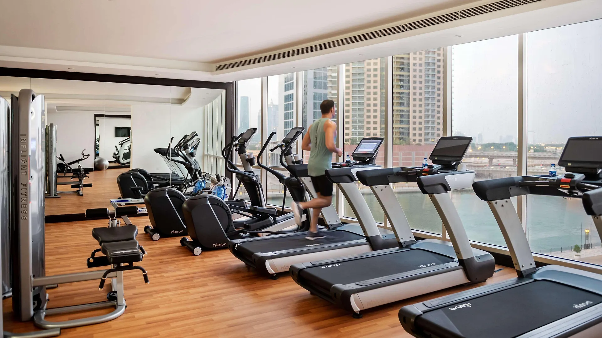 Radisson Blu Hotel, Dubai Canal View 5*,  Ηνωμένα Αραβικά Εμιράτα