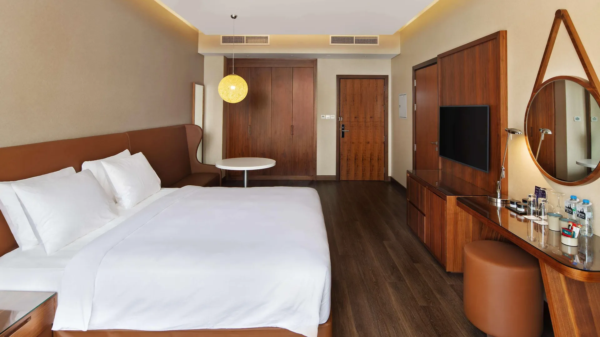 Radisson Blu Hotel, Dubai Canal View